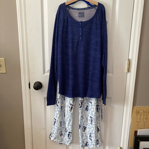Muk Luks Other - NWT Muk Luks Pajama Set Blue top with Penguin Fleece Pants